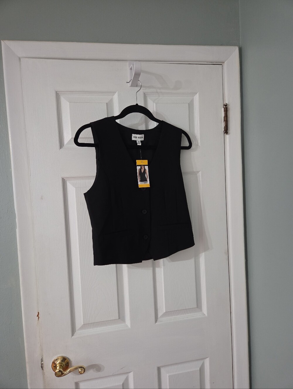Steve Madden Black Button-Front V-Neck Vest.  M. NWT